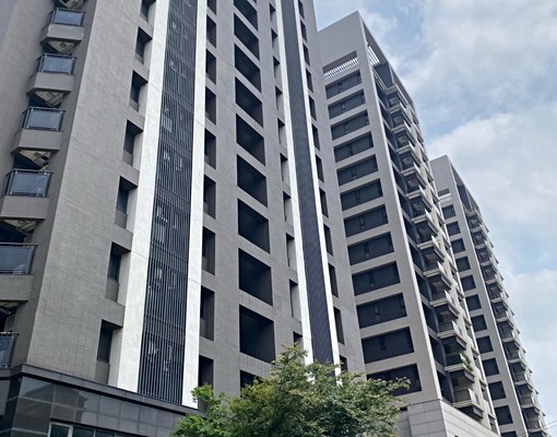 【竹南火車站旁】飯店式美裝潢套房出租!可申請租補 - Image 1