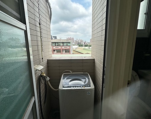 大特價(可租補)中興路星巴克(洗衣機陽台經濟型套房) - Image 6