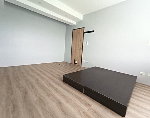 大里輕屋齡大四房附平車家電俱全可租補入籍 - Image 9