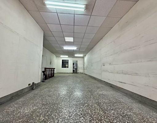 三峽中正路臨路一樓+地下室~使用約50坪 - Image 4