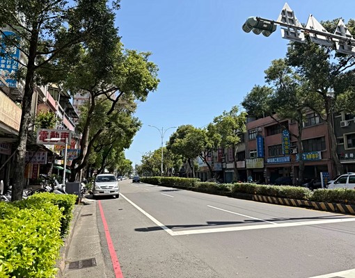 三峽中正路臨路一樓+地下室~使用約50坪 - Image 1