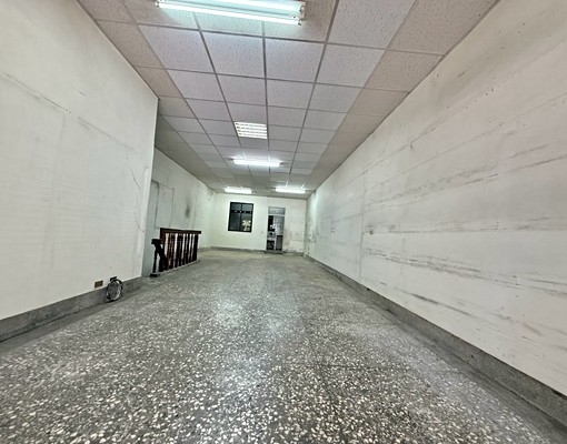 三峽中正路臨路一樓+地下室~使用約50坪 - Image 3