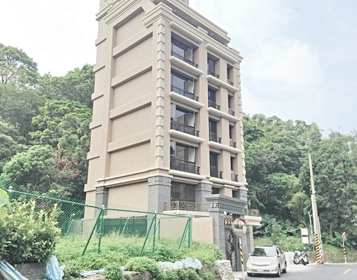 再興電梯2房車位 - Image 2