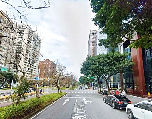 敦化南路二段信義路口金融商圈雙車道坡道平面大車位 - Image 1