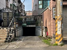 高民路182巷屋主誠意出售!~..