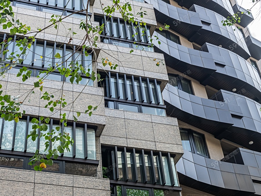 合砌雲開實景圖