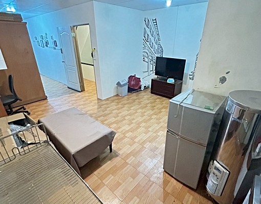 開放式格局2衛浴.1.2樓一起出租可租補門口只能停機車 - Image 4