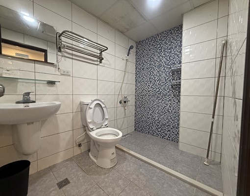 近巨城百貨芙洛麗飯店旁獨立陽台大套房 - 591租屋網 - Image 5