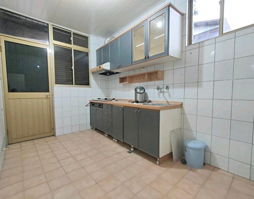 大透天可停兩車/住家/員工宿舍/使用約170坪/8房5廳2衛 - Image 10