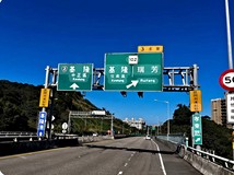 四腳亭坑路省道旁三角窗透店