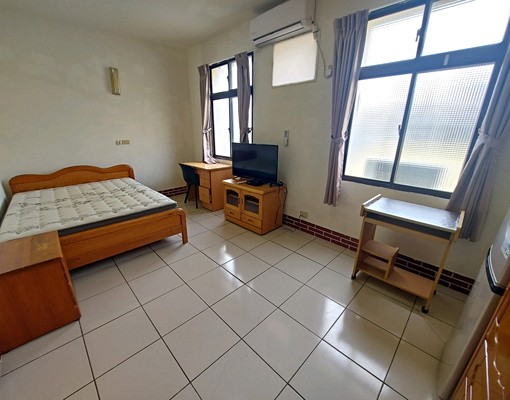 近園區包水電採光套房/用電吃到飽 - Image 1