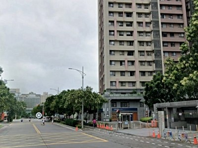 日勝幸福站-合宜A2區B3平面車位0932053896洪先生
