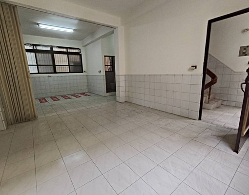 三多商圈第三種商業區~10米路邊間~賺錢金店面 - Thumbnail 8