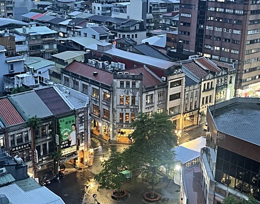 限短租新大樓,步行5分鐘捷運北門站,河山景,大更衣室/梳妝台 - Image 14