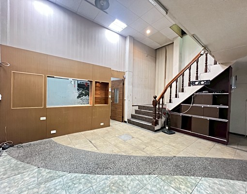 新崛江商圈優質樓中樓店鋪出租 - Image 3