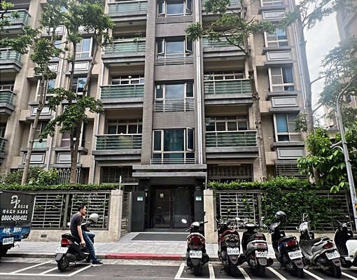 近科技園區好事多舒適挑高三房車前後大陽台 - Image 1
