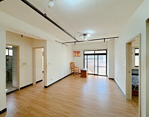 國安國宅！三房！可租補高樓層 - Image 1