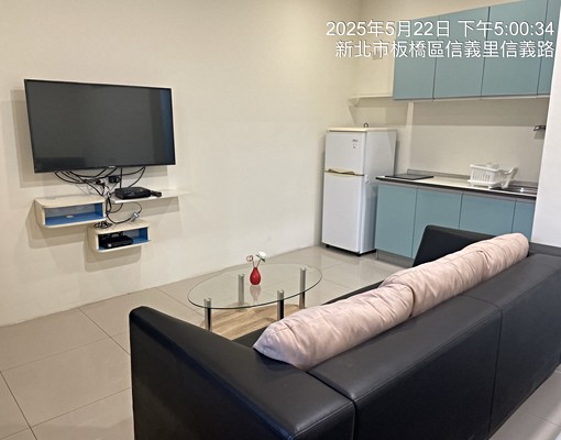 分租公司宿舍.獨立大陽台.有廚房開伙.可養不擾鄰體香的寵物 - Image 1