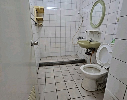 介壽國小旁公寓4樓/方正2房/可以申請租屋補助 - Image 2