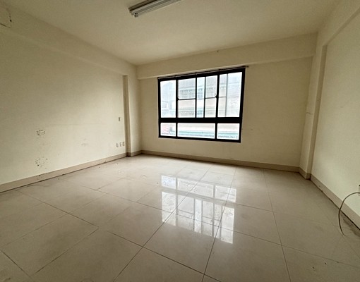 延平路社區外透天住家店面|使用空間大 - Image 1