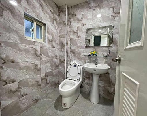 2樓免爬高小家庭全新裝潢2房,需公証可租補 - Image 5