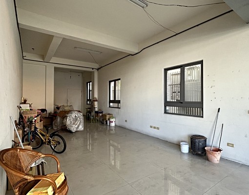 文藻商圈臨路(邊間)店面(只租一樓) - Image 4