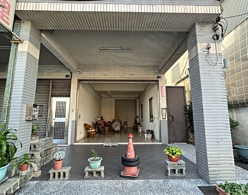 文藻商圈臨路(邊間)店面(只租一樓) - Image 6