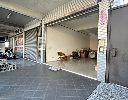文藻商圈臨路(邊間)店面(只租一樓) - Image 3