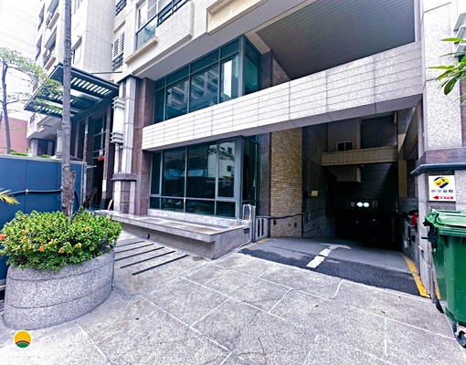 高鐵商圈|三鐵共構|四房平移車位 - Image 15