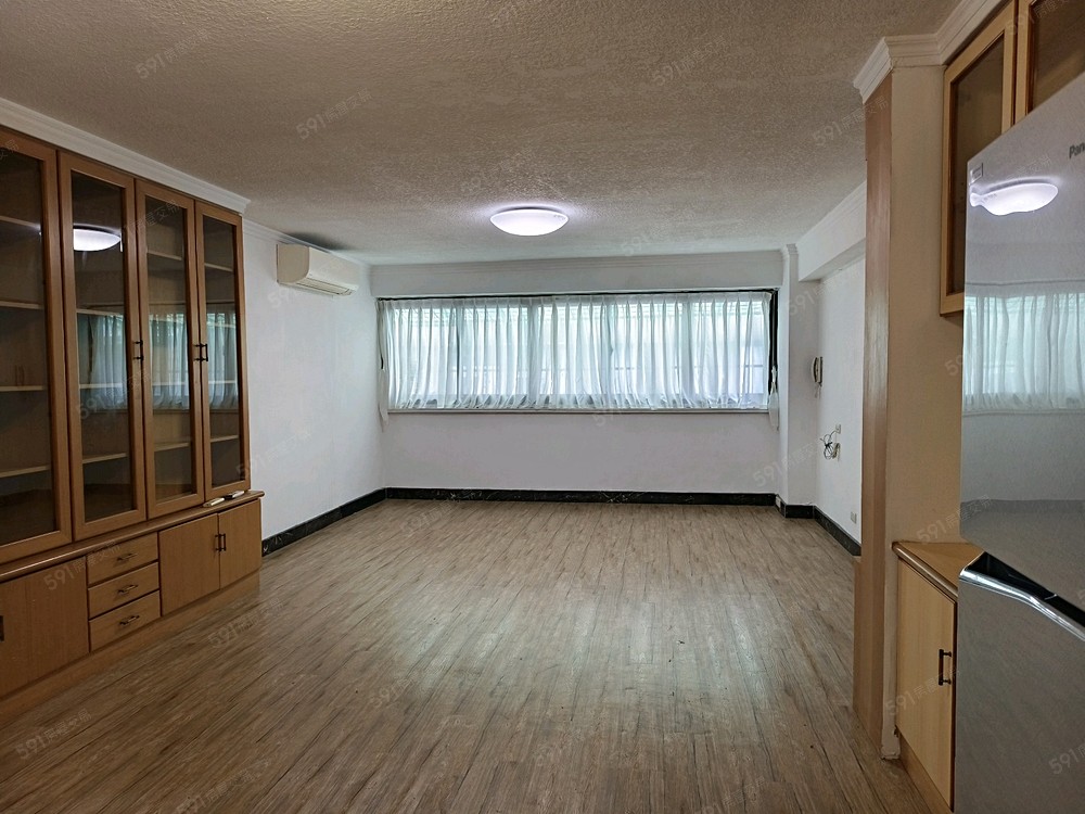 客餐廳一體空間超大