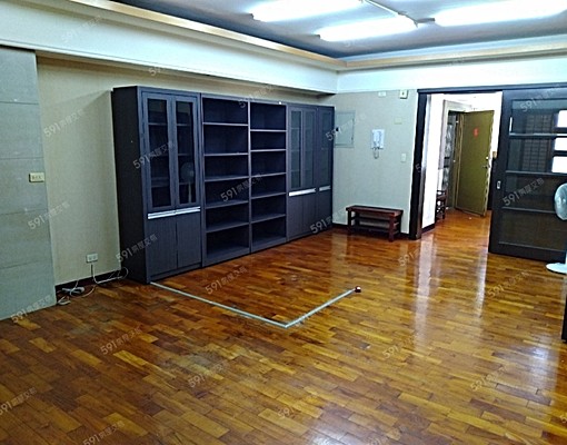 中華國小大潤發附近/精美裝潢大客廳大三房/可寵一層二戶採光好 - Image 1