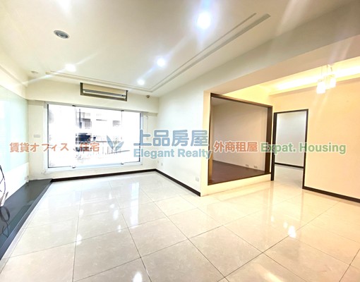 AY136524＊近三井outlet＊大空間利用 - Image 1