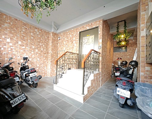 全新可貓【賢德醫院】【獨立車庫小豪宅】 - 591租屋網 - Image 1