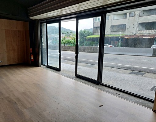 中正路1十2樓大路邊適合個人工作室門口好停車 - Image 3
