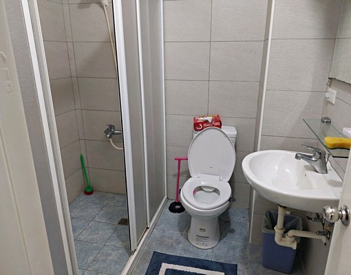 中正路1十2樓大路邊有附2台冷氣/適合個人工作室門口好停車 - Image 12