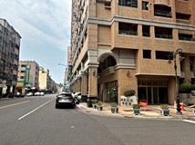 文自路近左營高鐵、文自路皇..