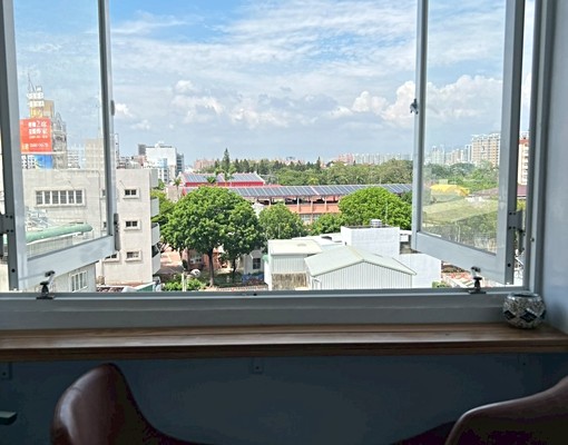 百萬裝潢與美景雙公園台南火車站轉運站成大 - Image 1