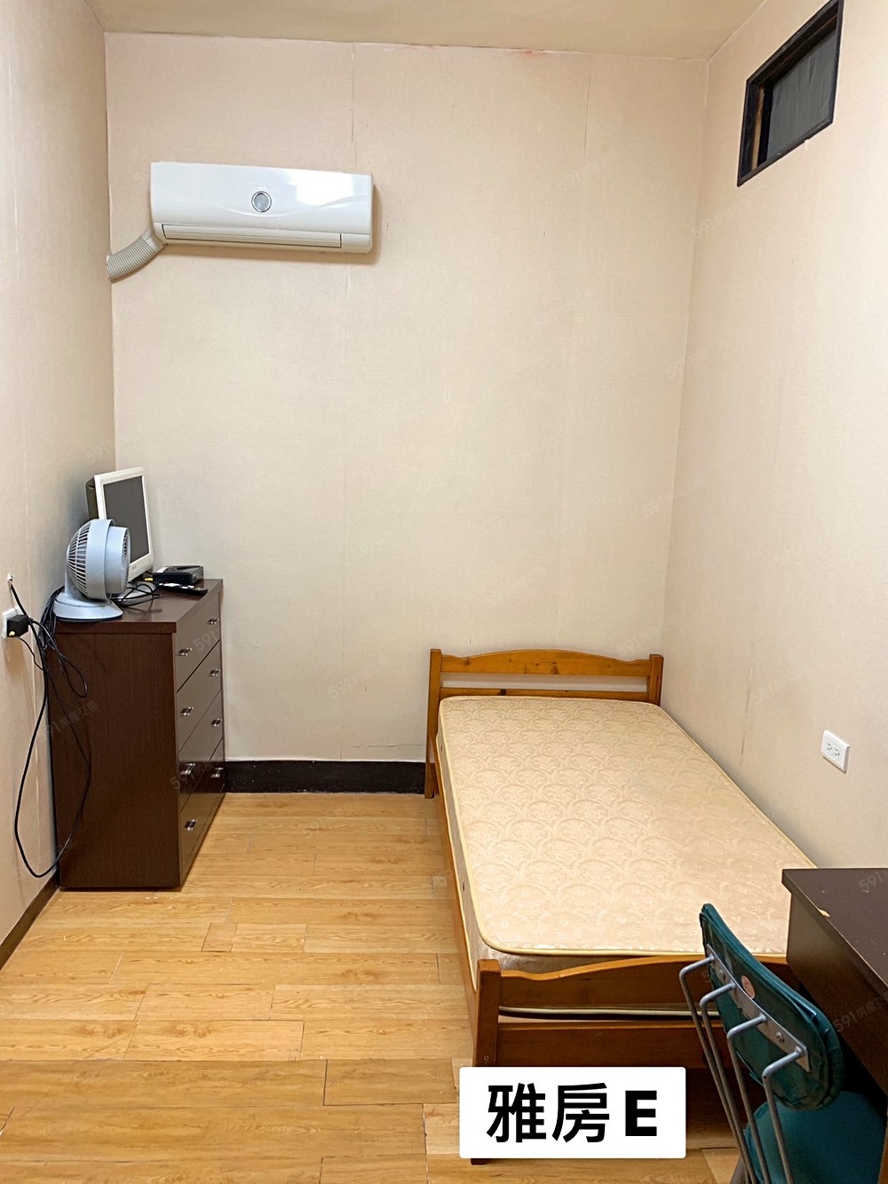 有一對一冷氣
對內氣窗