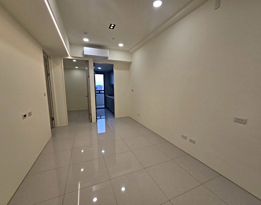 免仲介費可租補-可附家具全新二房車雙衛時尚宅-五泰小菁 - Image 2