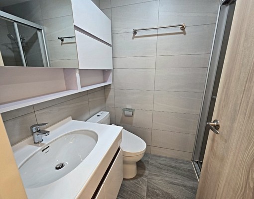 免仲介費可租補-可附家具全新二房車雙衛時尚宅-五泰小菁 - Image 9