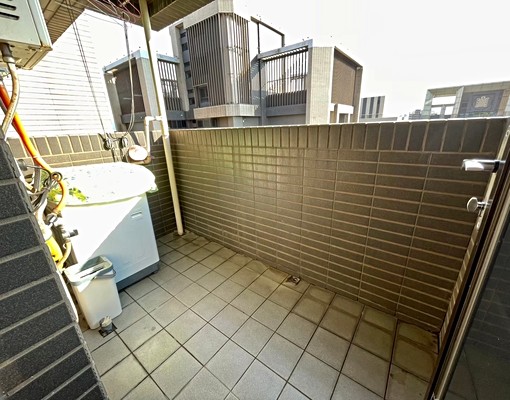 小薇租屋🌸近興仁夜市🌸電梯兩房🌸含車含管🌸家具齊全 - Image 8