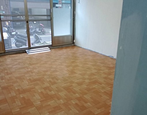 近忠孝橋、菜寮捷運站稀有挑高一樓免爬高/可租補入戶籍 - Image 2