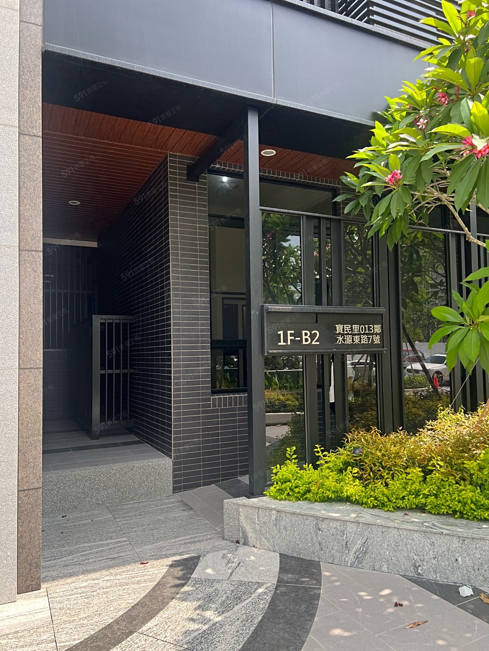 高雄租屋,三民租屋,住辦出租,水源東路上第一排店面