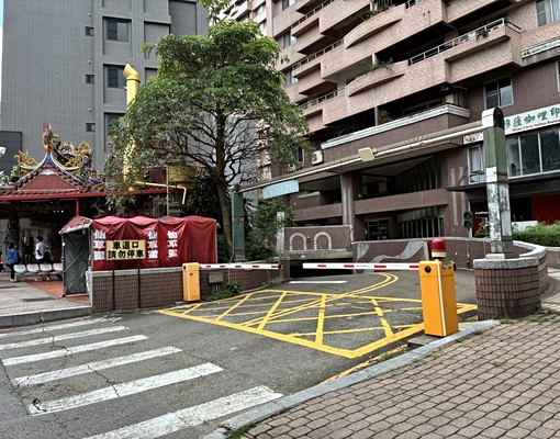 梅竹山莊停車位出租(非住戶可,有大車位新釋出) - Image 1