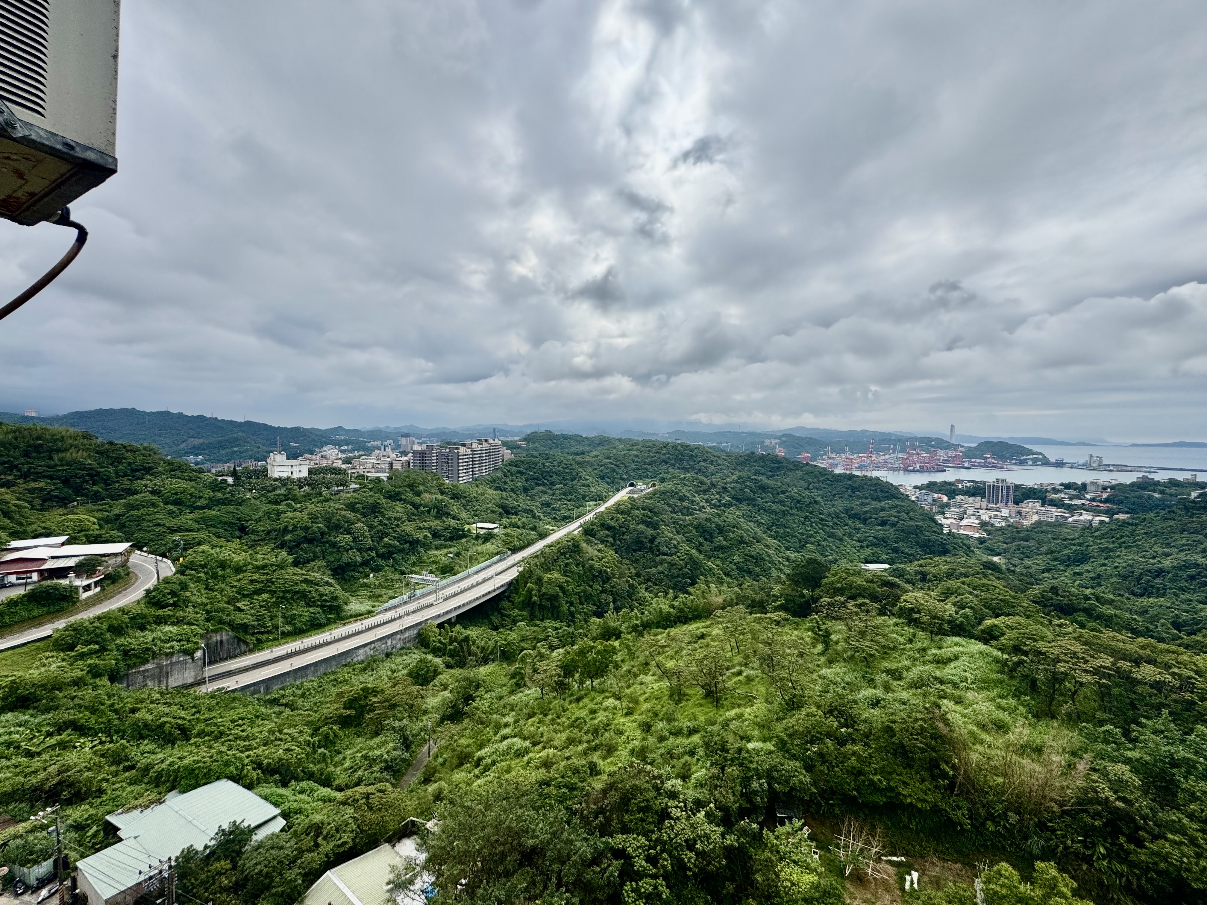 獨家*大香港景觀套房*請找東森房屋秀如