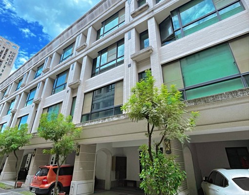 ✦星宇瀚✦南科LM✨四房雙車透天墅✨精美裝潢✨ - Image 1