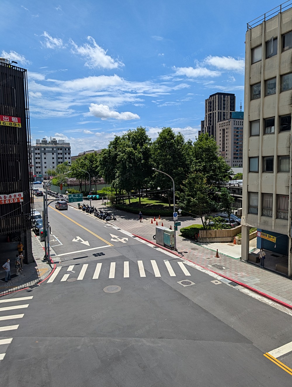 二樓向外望出~可看到西本願寺綠意盎然景觀