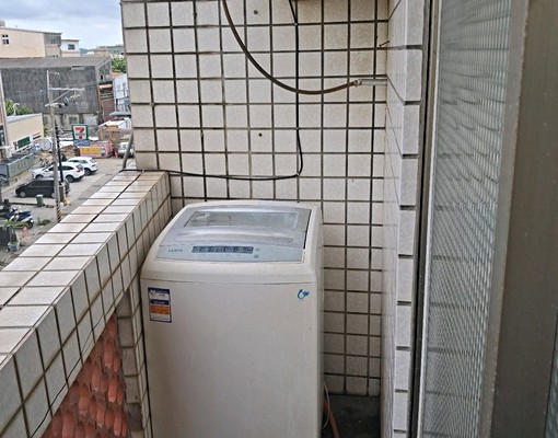 可租補。外勞可。冰箱洗衣机床冷氣桌椅床有陽台。獨洗獨晒 - Image 7