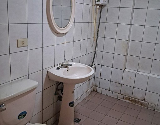 可租補。外勞可。冰箱洗衣机床冷氣桌椅床有陽台。獨洗獨晒 - Image 8