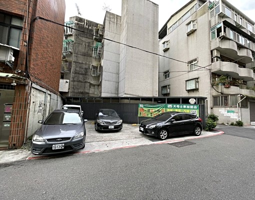 忠誠路二段增值投資土地